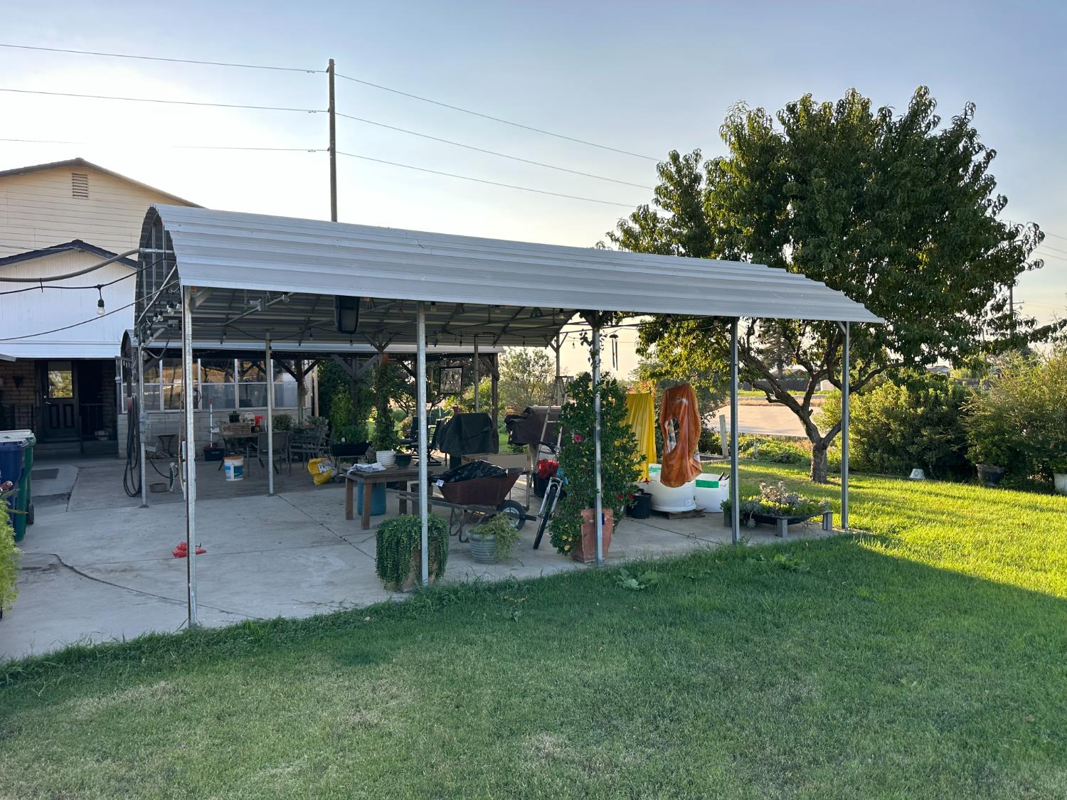 6186 Arena Way Livingston, CA 95334 - Photo 2 of 21 a view of a chairs and table in backyard