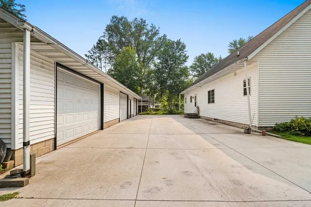 $384,900 | N6321 Cattau Beach Road, Shawano, WI 54166