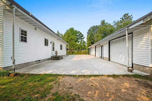 $384,900 | N6321 Cattau Beach Road, Shawano, WI 54166