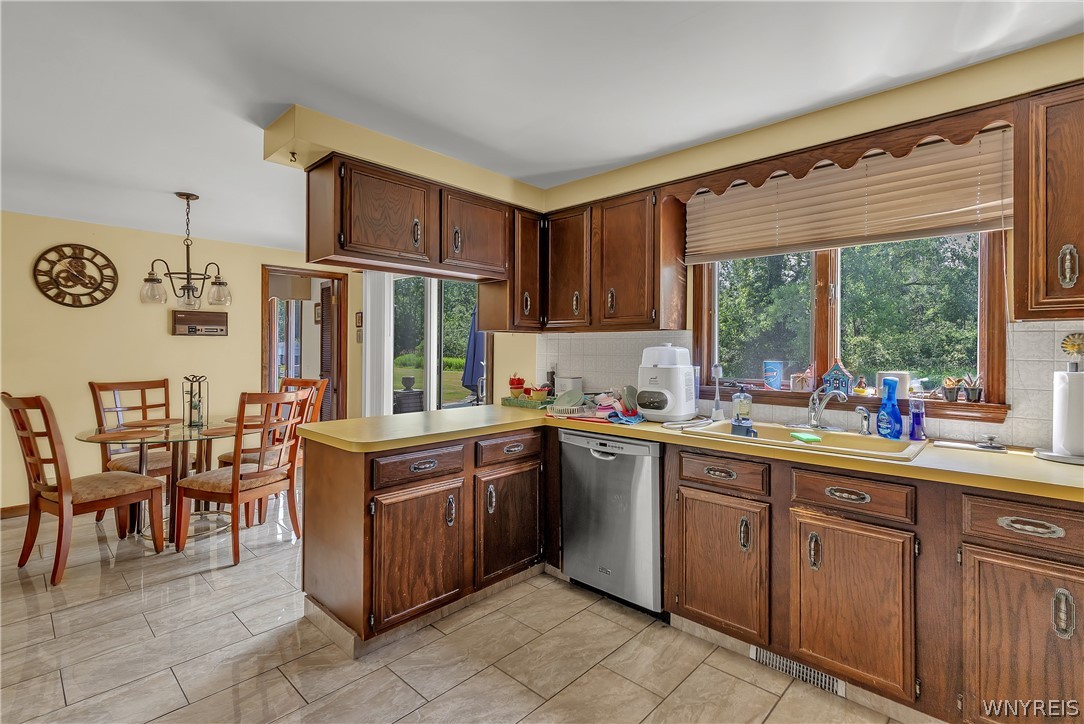 32 Brookedge Road Cheektowaga, NY 14043 - Photo 14 of 50