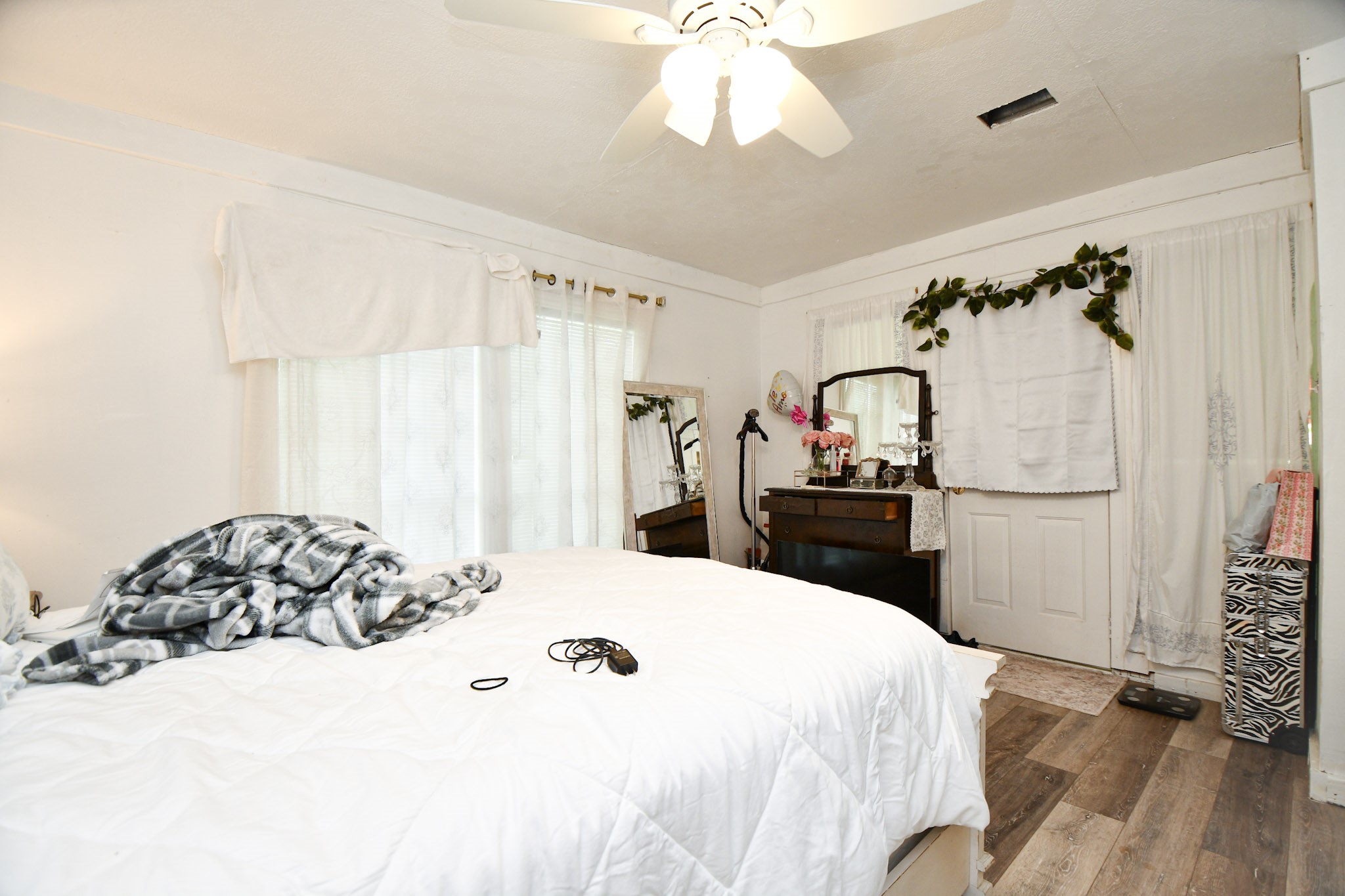 16005 Old Richmond Road Sugar Land, TX 77498 - Photo 42 of 46 a bedroom with a bed and a window