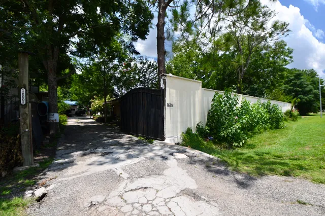 a view of a pathway of a park