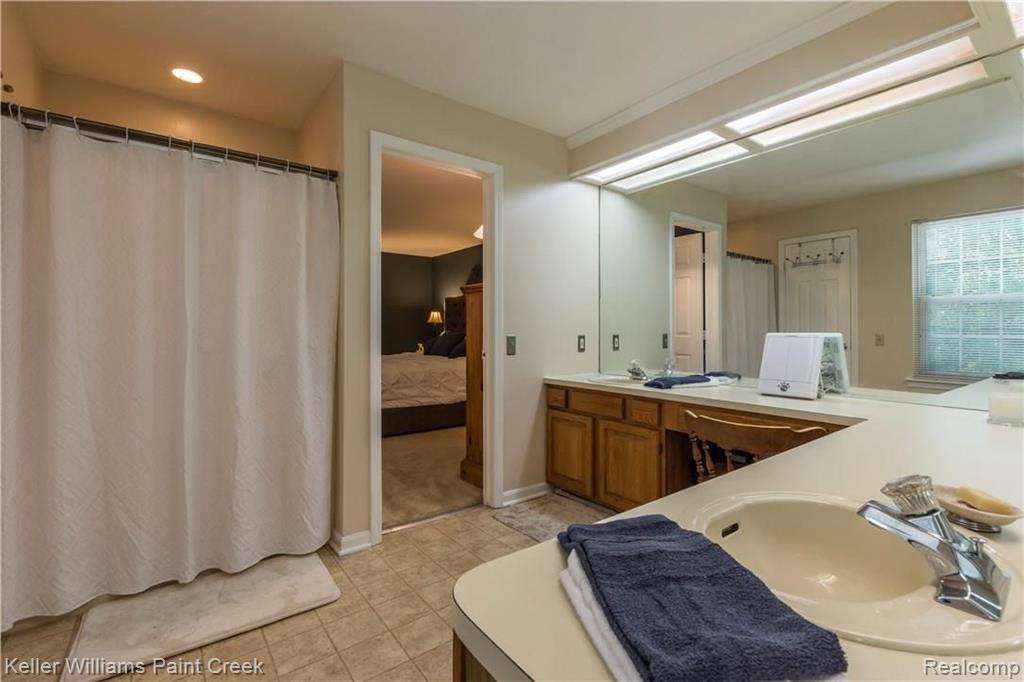 416 Ivy Wood Court Rochester Hills, MI 48307 - Photo 20 of 32