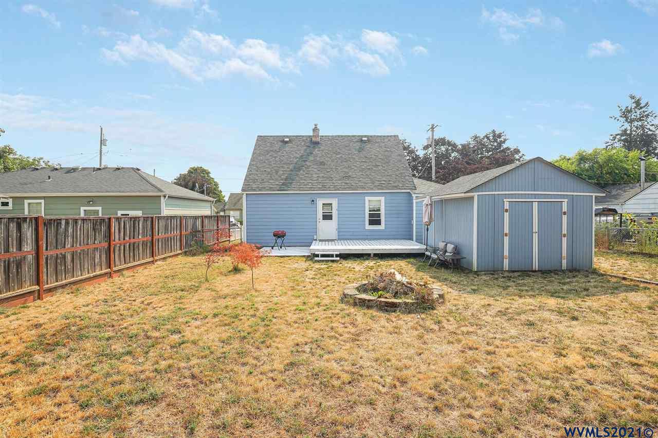 1327 Southeast Howe Street Dallas, OR 97338 - Photo 24 of 29 Gallery Image 24