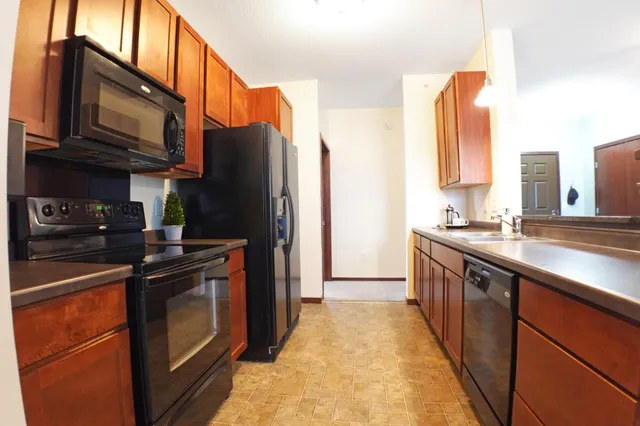 $230,000 | 5445 Boone Avenue North, Unit 317, New Hope, MN 55428