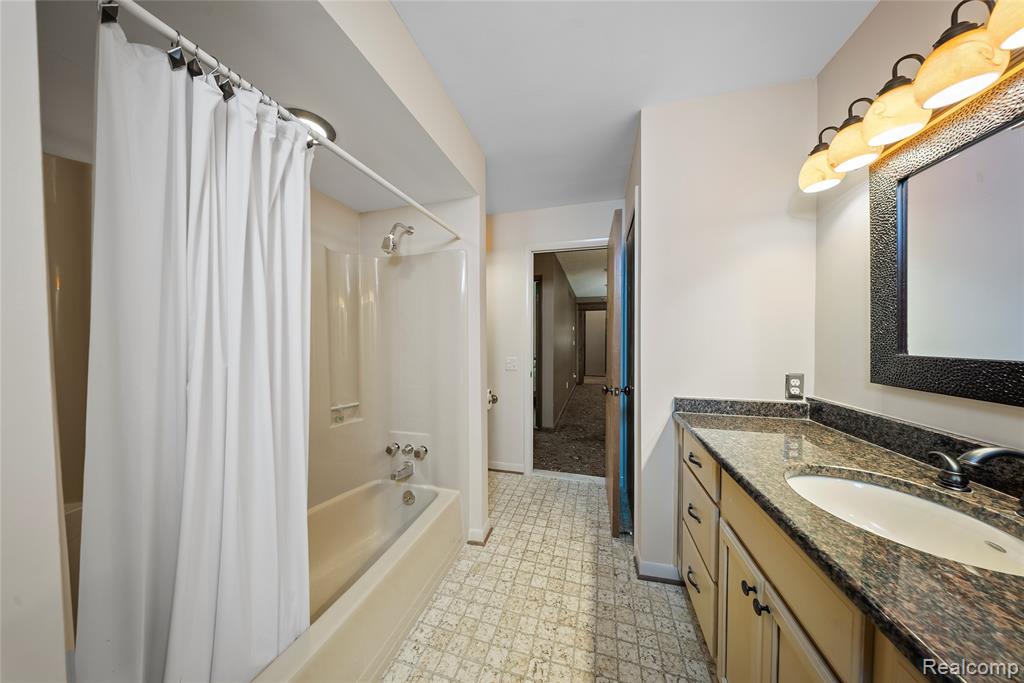 8931 Bridge Road Grosse Ile, MI 48138 - Photo 34 of 50 Gallery Image 34