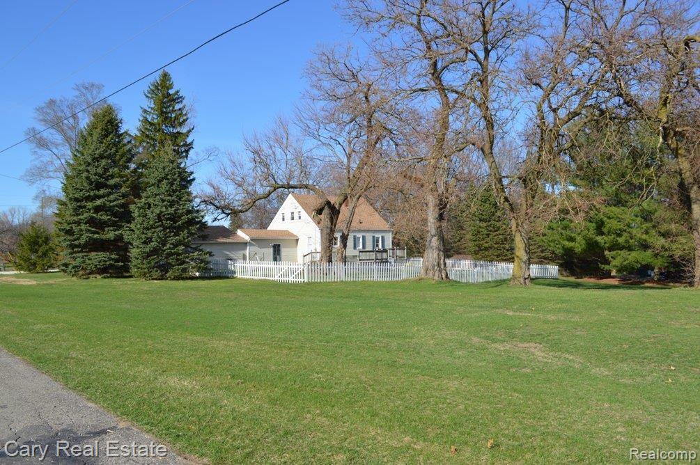 8530 Clyde Road Fenton, MI 48430 - Photo 33 of 34 Side Yard