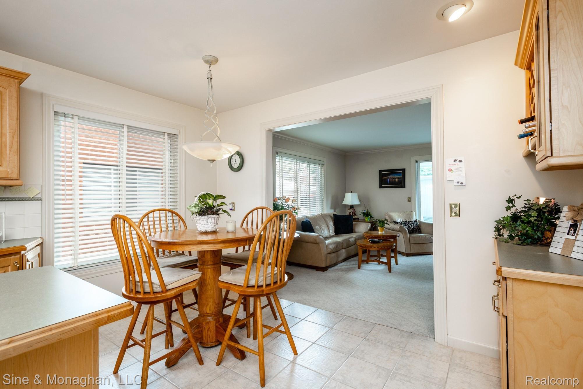 696 Trombley Road Grosse Pointe, MI 48230 - Photo 11 of 47 696 Trombley S030.jpg