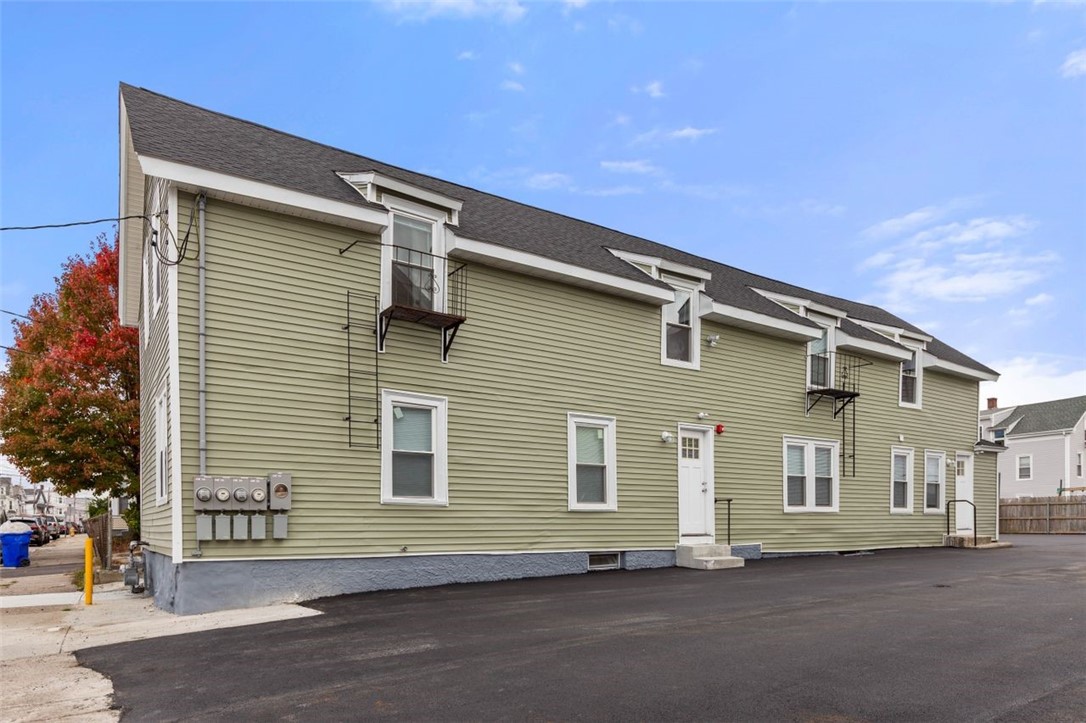 194 Harrison Street Pawtucket, RI 02860 - Photo 2 of 25 Gallery Image 2