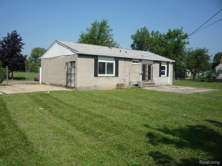 4033 Ash Street Inkster, MI 48141 - Photo 10 of 11 REAR