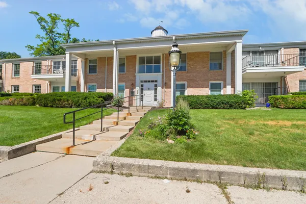 $287,700 | 1305 West Main Street, Unit 208, Lake Geneva, WI 53147
