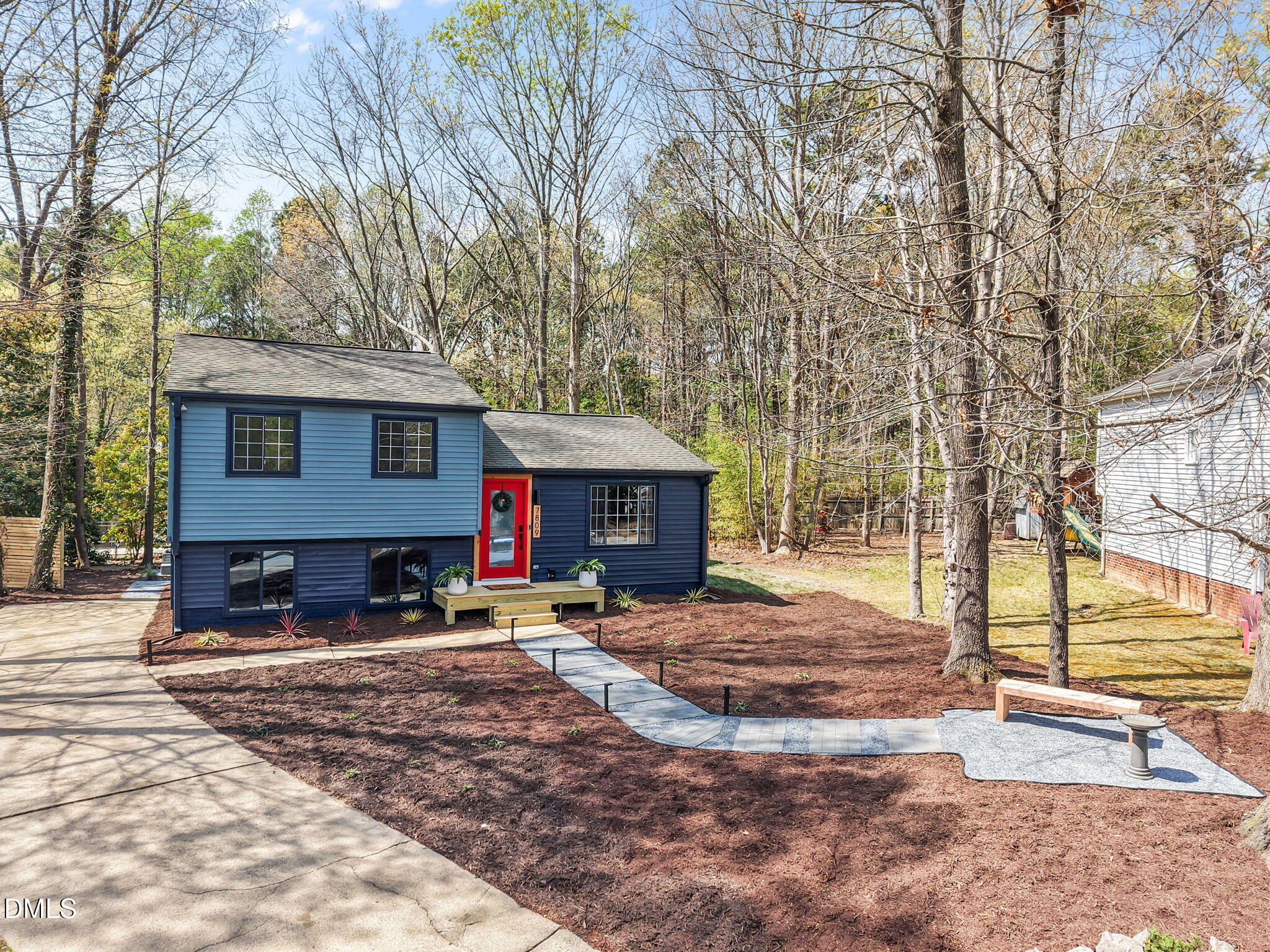 7809 Kitty Lane Raleigh, NC 27615 - Photo 25 of 29 Sitting area/bird bath