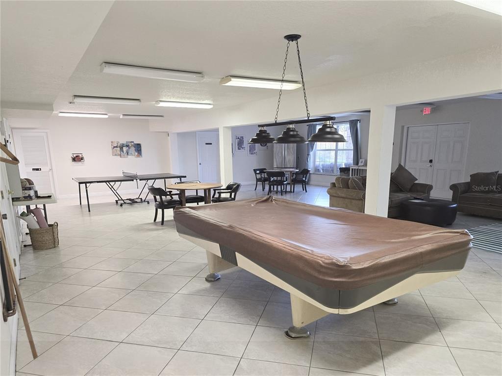 4212 Lake Underhill Road, Unit 5D9 Orlando, FL 32803 - Photo 44 of 58 a living room with furniture a table and chairs