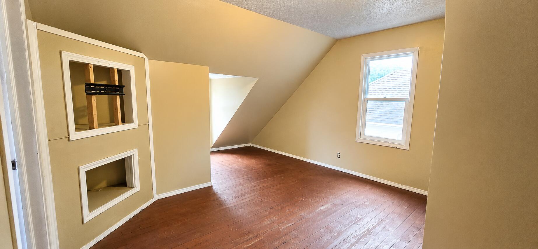 4902 North 19th Street Milwaukee, WI 53209 - Photo 12 of 23 Pass thru upper bedroom 4