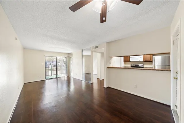$1,100 | 2818 South Bartell Drive, Unit 4, Houston, TX 77054