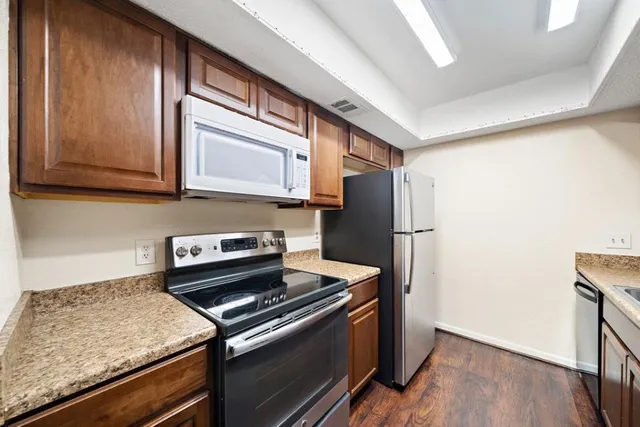 $1,100 | 2818 South Bartell Drive, Unit 4, Houston, TX 77054