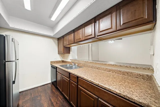 $1,100 | 2818 South Bartell Drive, Unit 4, Houston, TX 77054