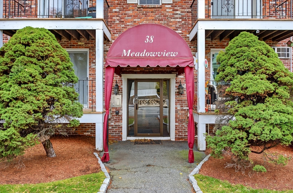 38 Bennett Street, Unit 3D Wakefield, MA 01880 - Photo 2 of 22 a front view of a house with a yard
