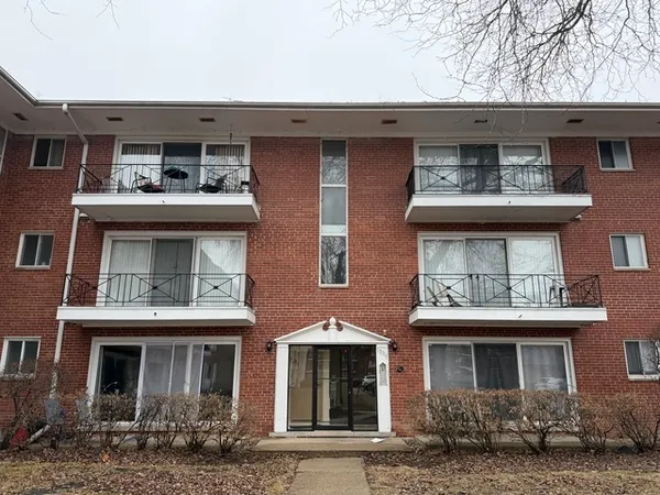 $190,000 | 10115 Old Orchard Court, Unit 104, Skokie, IL 60076