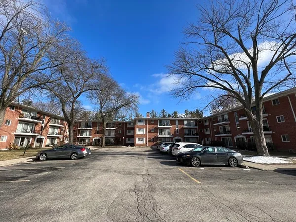 $190,000 | 10115 Old Orchard Court, Unit 104, Skokie, IL 60076