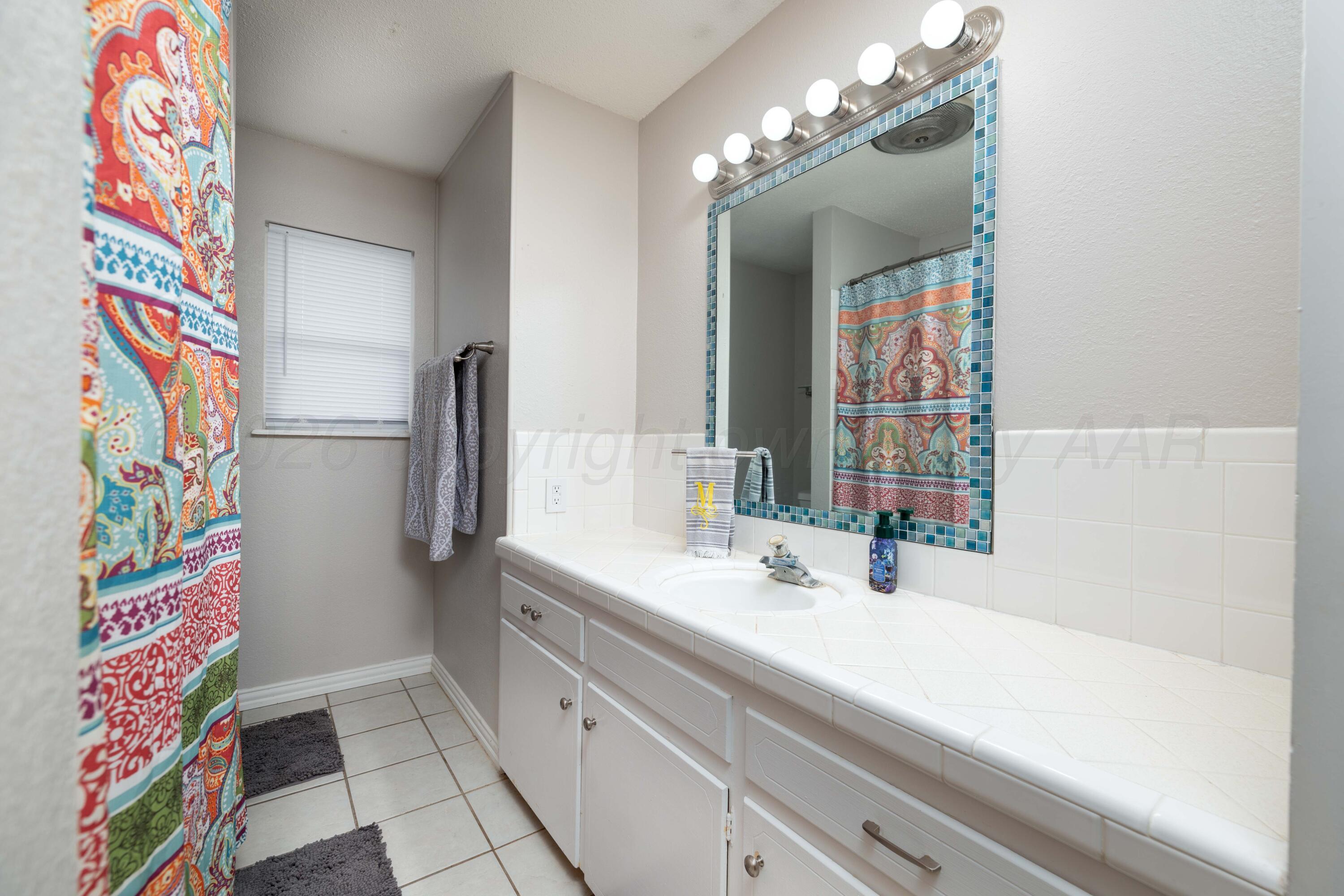 7003 Euclid Street Amarillo, TX 79110 - Photo 18 of 23 Guest Bathroom