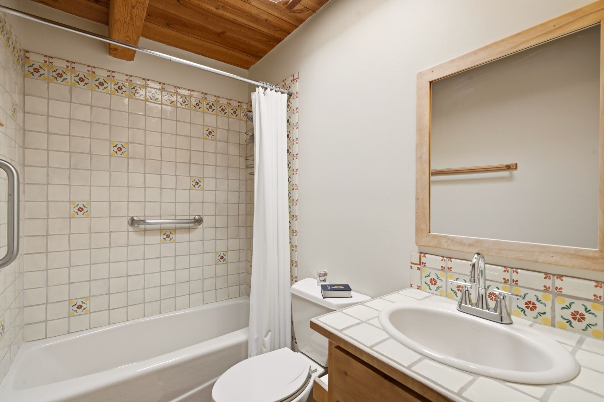 22 Mimosa Road Santa Fe, NM 87508 - Photo 23 of 51 Full guest bath