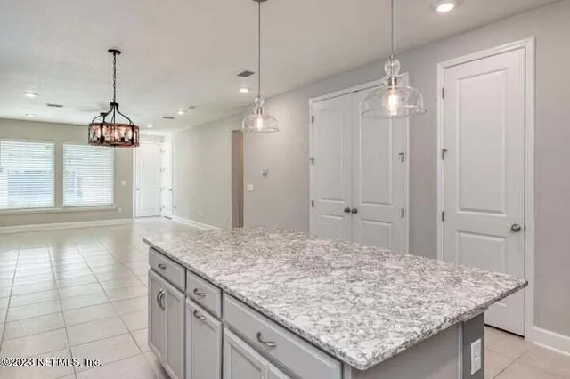 a view of a kitchen and kitchen island