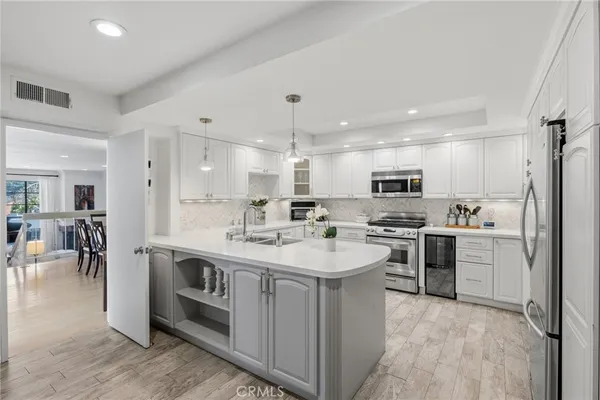 $5,500 | 17106 Burbank Boulevard, Encino, CA 91316