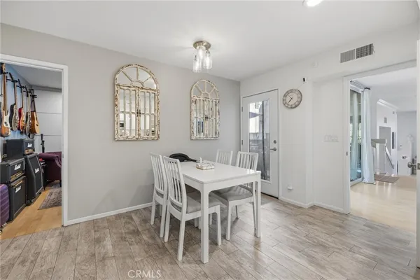 $5,500 | 17106 Burbank Boulevard, Encino, CA 91316