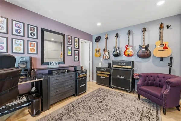 $5,500 | 17106 Burbank Boulevard, Encino, CA 91316