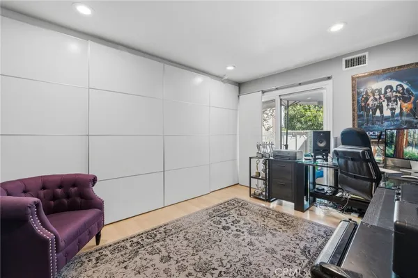 $5,500 | 17106 Burbank Boulevard, Encino, CA 91316
