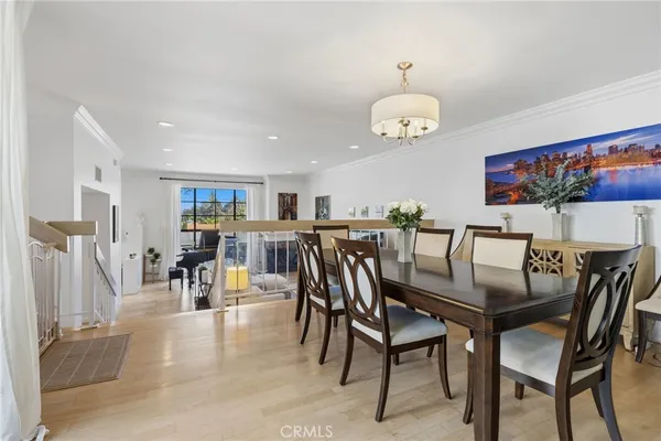 $5,500 | 17106 Burbank Boulevard, Encino, CA 91316