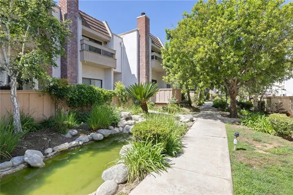 $5,500 | 17106 Burbank Boulevard, Encino, CA 91316