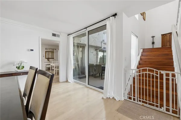 $5,500 | 17106 Burbank Boulevard, Encino, CA 91316