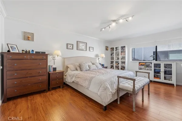 $5,500 | 17106 Burbank Boulevard, Encino, CA 91316