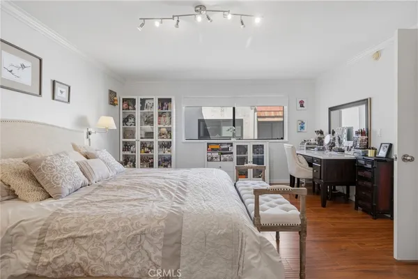 $5,500 | 17106 Burbank Boulevard, Encino, CA 91316