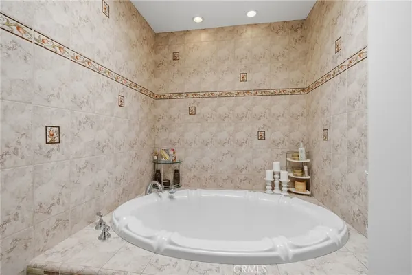 $5,500 | 17106 Burbank Boulevard, Encino, CA 91316