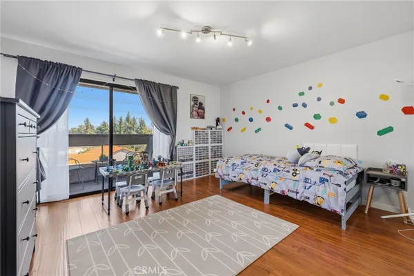 $5,500 | 17106 Burbank Boulevard, Encino, CA 91316