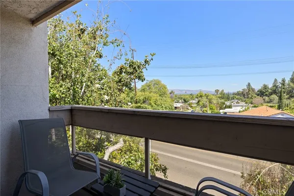 $5,500 | 17106 Burbank Boulevard, Encino, CA 91316