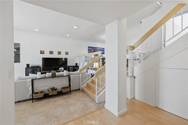 $5,500 | 17106 Burbank Boulevard, Encino, CA 91316