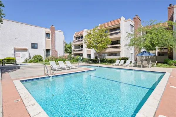$5,500 | 17106 Burbank Boulevard, Encino, CA 91316