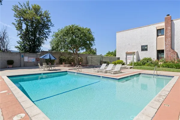 $5,500 | 17106 Burbank Boulevard, Encino, CA 91316