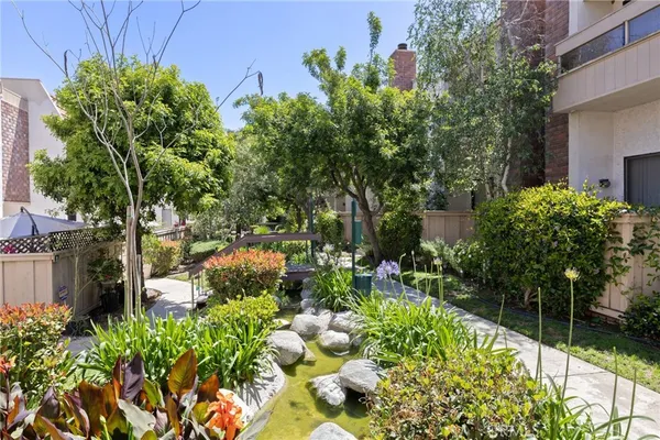 $5,500 | 17106 Burbank Boulevard, Encino, CA 91316