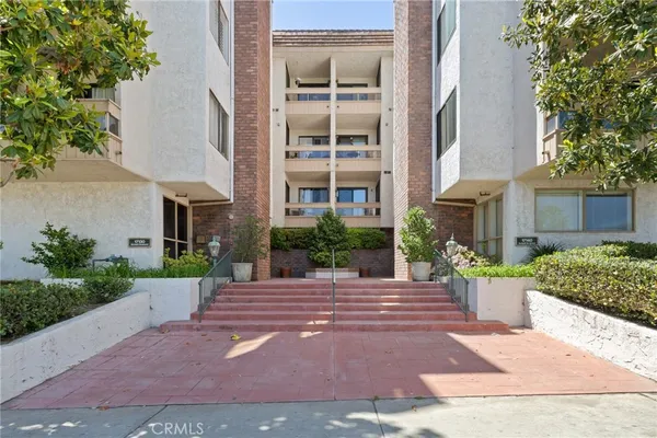 $5,500 | 17106 Burbank Boulevard, Encino, CA 91316