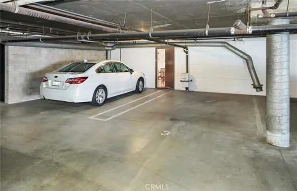 $5,500 | 17106 Burbank Boulevard, Encino, CA 91316