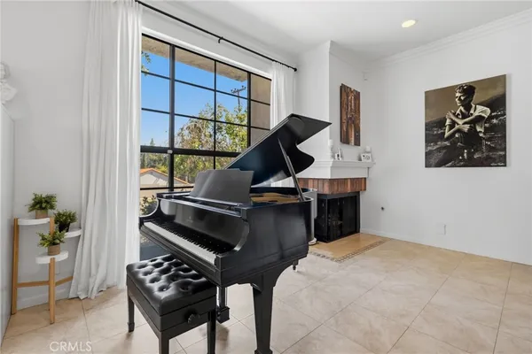 $5,500 | 17106 Burbank Boulevard, Encino, CA 91316