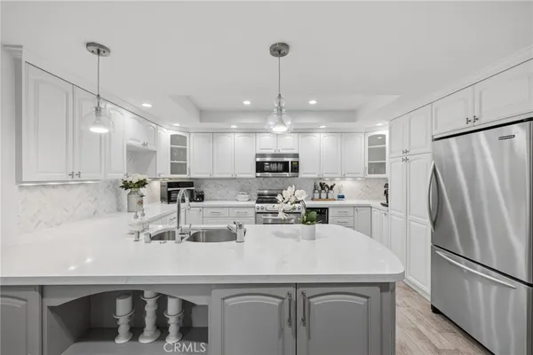 $5,500 | 17106 Burbank Boulevard, Encino, CA 91316