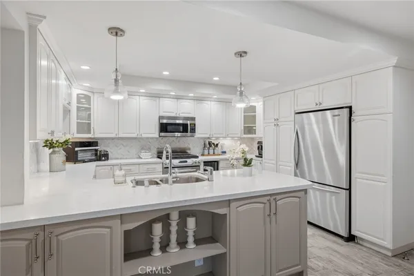 $5,500 | 17106 Burbank Boulevard, Encino, CA 91316