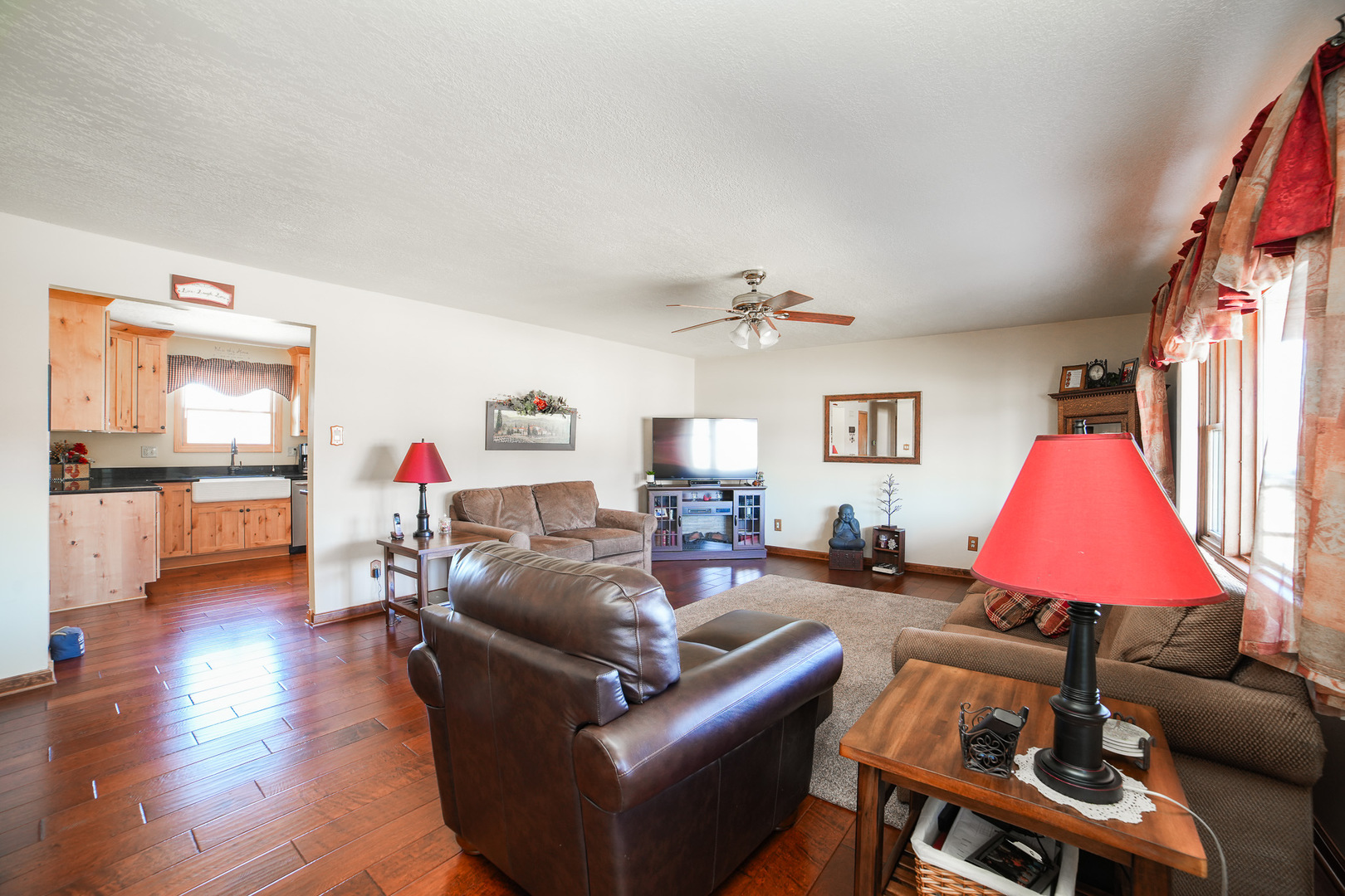 586 Water Tower Road South Manteno, IL 60950 - Photo 3 of 28 Gallery Image 3