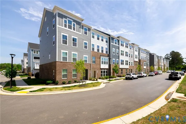 $389,900 | 12151 Calgary Loop, Chester, VA 23831
